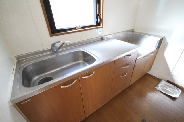 堀古タウンハウス　B棟のキッチン|※同建物の類似写真となります。