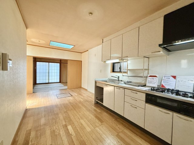 西区歌里町戸建の居間・リビング