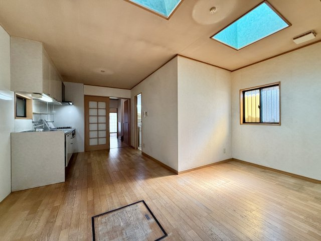 西区歌里町戸建の居間・リビング