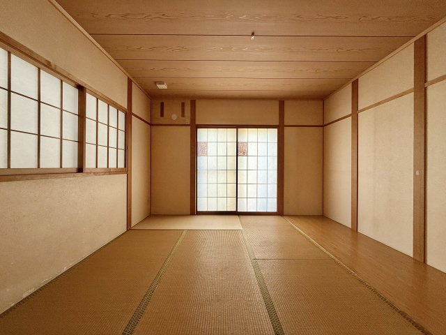 西区歌里町戸建の寝室