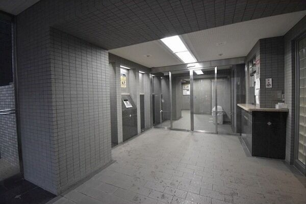 エスリード新大阪のロビー
