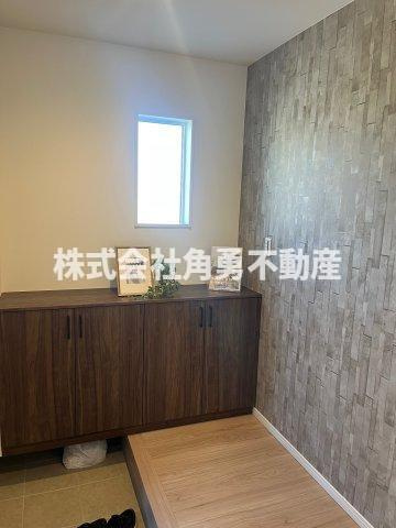 小田原市第1南町　新築一戸建て　2号棟の内観：施工例|《施工例》玄関内