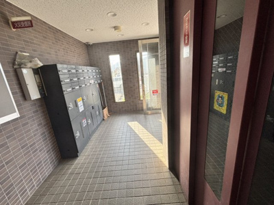 【その他共用部分】 | ｍ5.Ｂａｎｋｓ | エレベーターホールに、ポストと宅配ボックスです