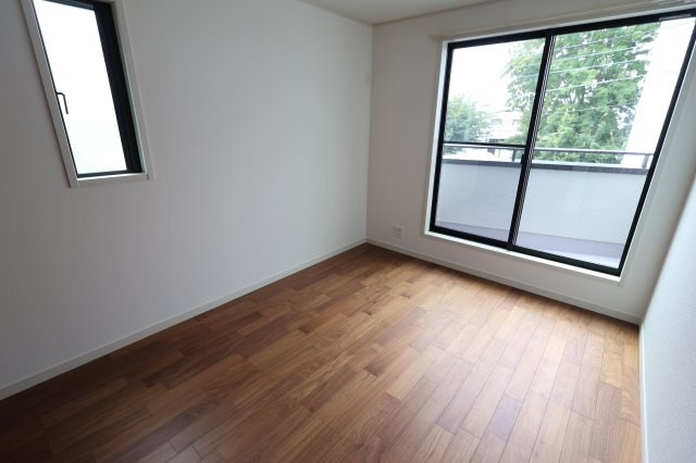 《仲介手数料無料》中央区円阿弥７丁目2-13新築一戸建てグランパティオの洋室|3階 6帖