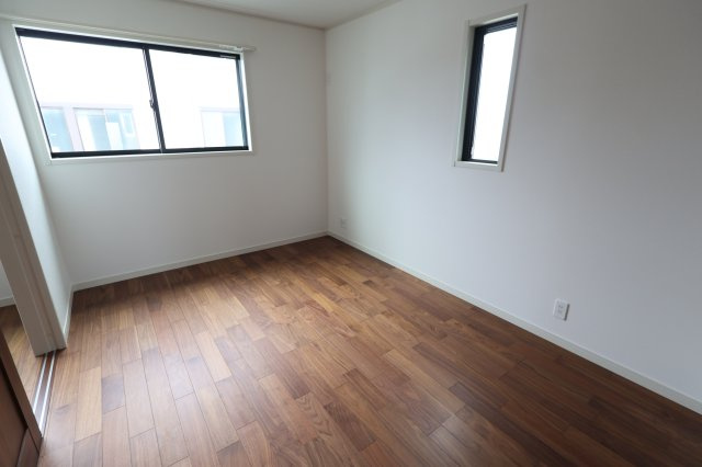 《仲介手数料無料》中央区円阿弥７丁目2-13新築一戸建てグランパティオの洋室|3階 6帖
