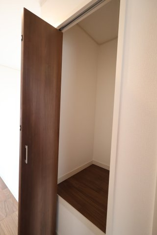 《仲介手数料無料》中央区円阿弥７丁目2-13新築一戸建てグランパティオの収納
