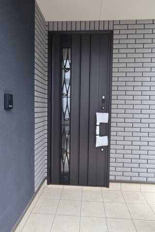 《仲介手数料無料》中央区円阿弥７丁目2-13新築一戸建てグランパティオの玄関