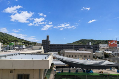 【展望】 | 【上質リノベ】サンシティ戸坂千足 | 【四季を感じる】
四季の移ろい・爽やかな青空や風を感じられ
自然を愉しめるパノラマビュー。
毎日の暮らしに余裕を感じさせてくれる、
遮る物の無い開放的な眺望を是非、ご堪能ください。