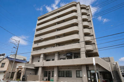 【外観】 | 【上質リノベ】サンシティ戸坂千足 | 【耐震性】
耐震性の高さを判断するポイントは、
建築確認申請日が1981年6月1日以降の
新耐震基準に適合しているかどうか。
震度６程度の大地震でも
建物が崩壊しないレベルが基準になりました。