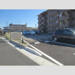 サニーコート庄名の駐車場