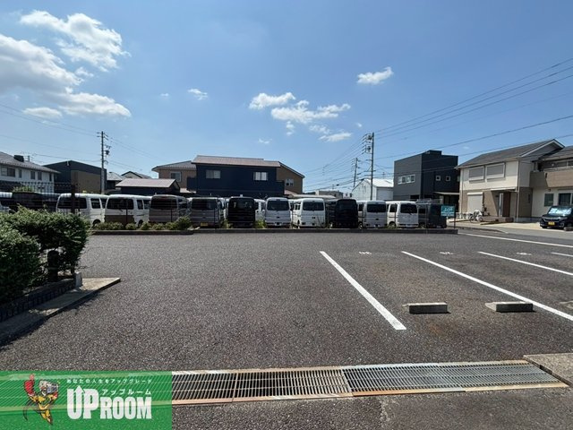サニーコート庄名の駐車場
