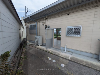 【その他共用部分】 | 久里店舗 | 勝手口周辺
20260703_久里店舗C号室_撮影
