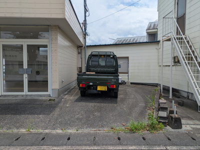【駐車場】 | 久里店舗 | 3店舗共用駐車場
20260703_久里店舗C号室_撮影