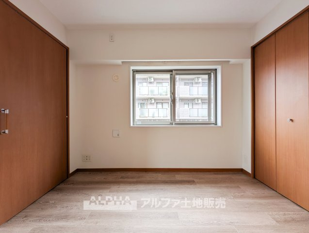日神パレステージあきる野南の洋室|【bright room】
◆明るさを感じる洋室◆やわらかな光が室内に広がり、日中も快適に過ごせる一室。プライベート空間として落ち着いた時間を過ごせます。