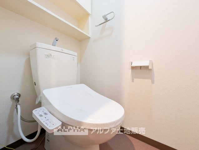 日神パレステージあきる野南のトイレ|【Warm water flush toilet】
◆温水洗浄便座付きトイレ◆お掃除も楽々。快適に過ごすためには今や欠かせない設備の一つです。壁掛けリモコンで使いやすくいつでも清潔に保てます。