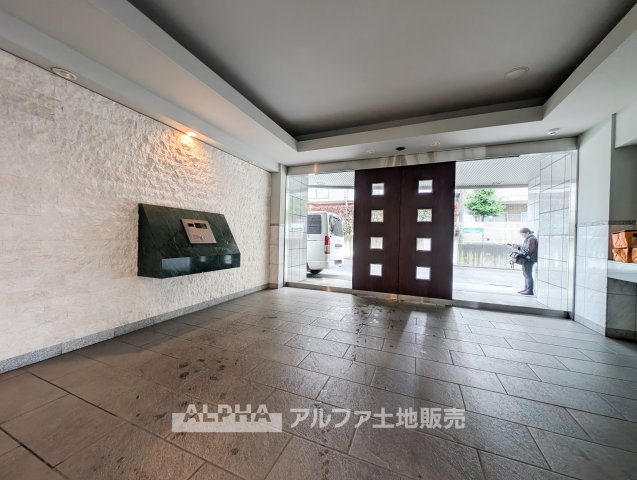 日神パレステージあきる野南のエントランス|【lobby】
◆ロビー◆共用部は管理の行き届いた綺麗なスペース。いつも明るく家族を、来客を出迎えてくれる大切な場所です。