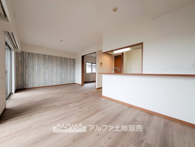 日神パレステージあきる野南の居間・リビング|【Gathering Place】
◆人を招きたくなる◆
友人とのホームパーティーや、ご親族との食事会など、大切な人と過ごす時間をより心地よく演出するリビングです。