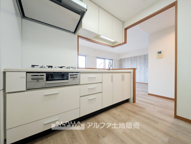 日神パレステージあきる野南のキッチン|【Life without end】
◆心地よさを求めて◆終わりのない暮らしづくりはキッチンから始まる。食事は暮らしの中でとても重要。お洒落なキッチンを使用すれば空間の居心地良さが変わる。