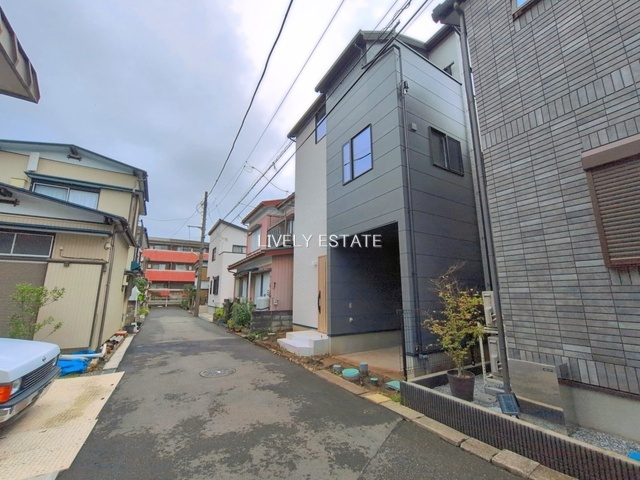 越谷市大字袋山 新築分譲住宅の前面道路含む現地写真