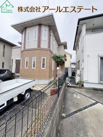加古川市平岡町土山　　中古戸建の玄関