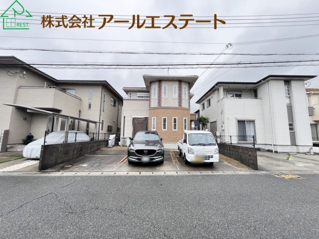 加古川市平岡町土山　　中古戸建の前面道路含む現地写真