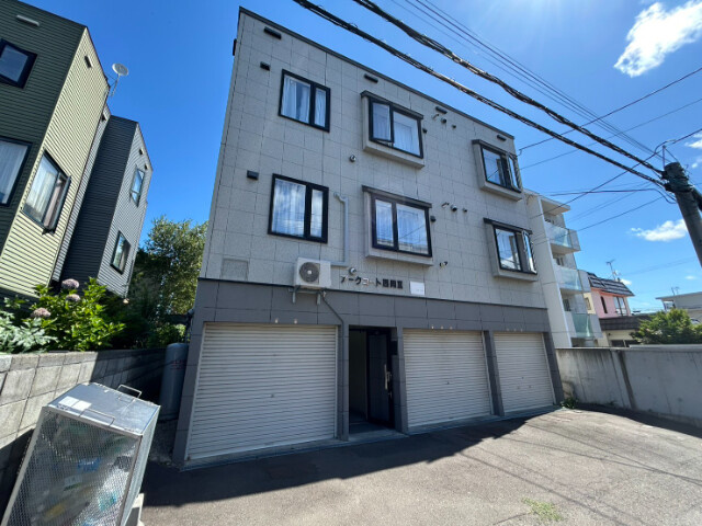 アークコート西岡３