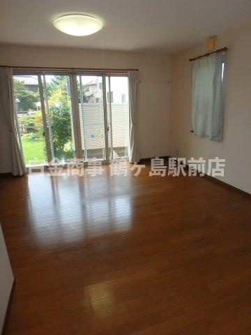 坂戸市中小坂中古戸建の居間・リビング