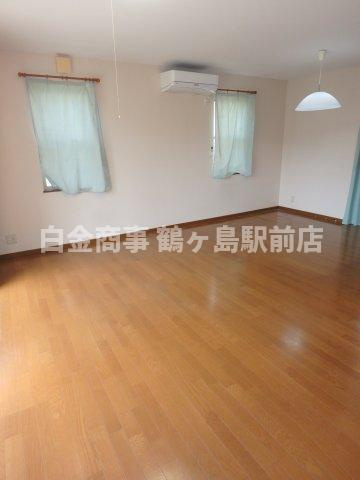 坂戸市中小坂中古戸建の居間・リビング