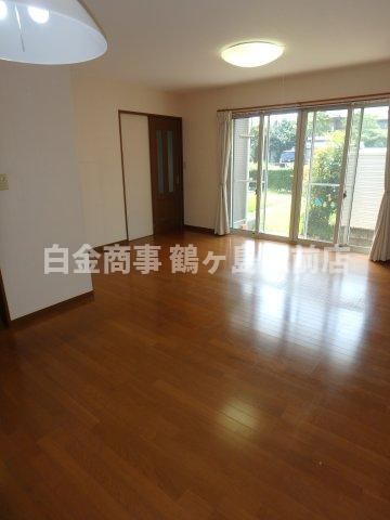 坂戸市中小坂中古戸建の居間・リビング