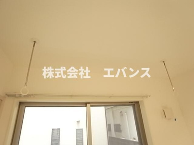  | R-EIGHT