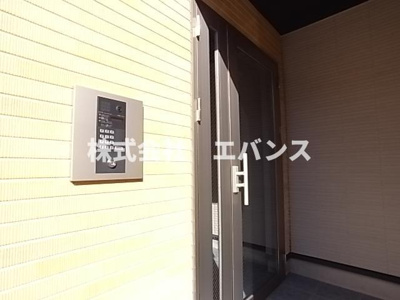  | R-EIGHT