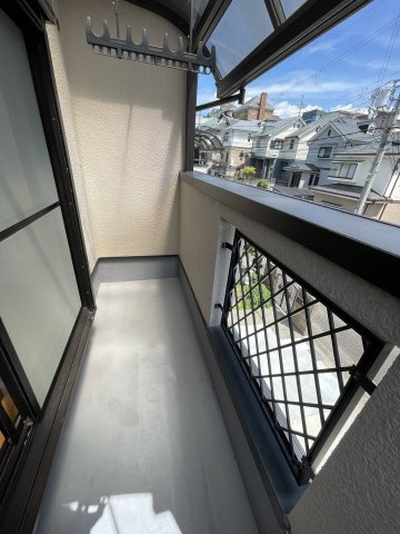 車庫入れ楽々♪川西市鴬台のリフォーム済の中古戸建！のバルコニー|南側のベランダです