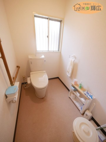 高砂市荒井町小松原4丁目　中古戸建のトイレ