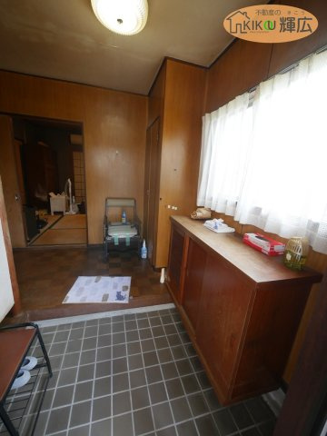 高砂市荒井町小松原4丁目　中古戸建の玄関