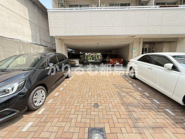 グランシエール都島の駐車場