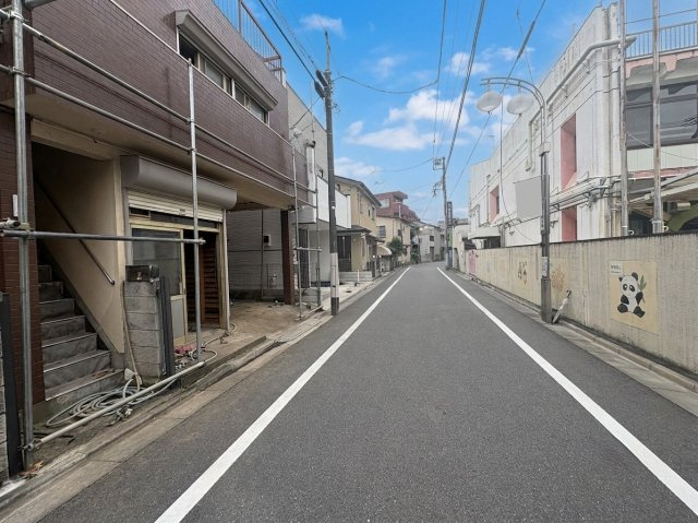 板橋区常盤台3丁目 限定1区画の前面道路含む現地写真|更地渡しになります
伸びやかな5.7ｍ公道に面する整形地
常盤台3丁目の落ち着いた住宅地
商業施設が充実した生活しやすい住環境です