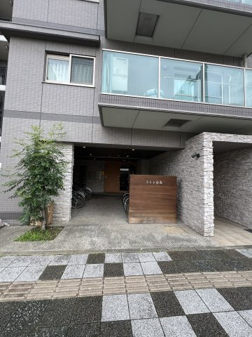 ラトレ白鳥のエントランス|落ち着いたエントランスです