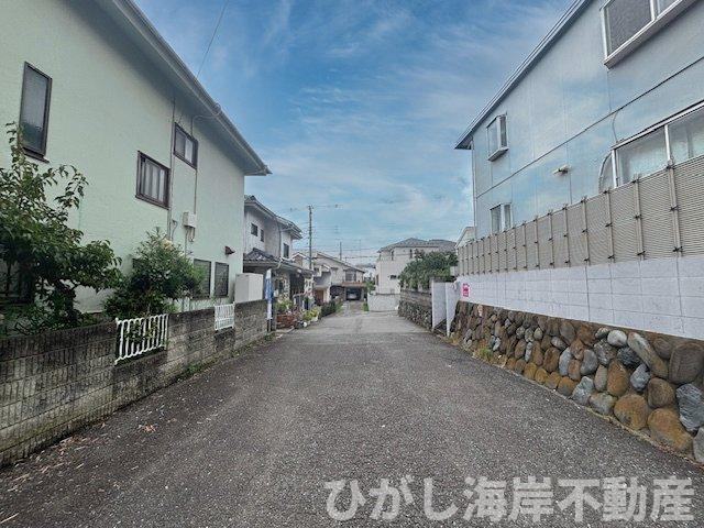 藤沢市善行5丁目　売地の前面道路含む現地写真