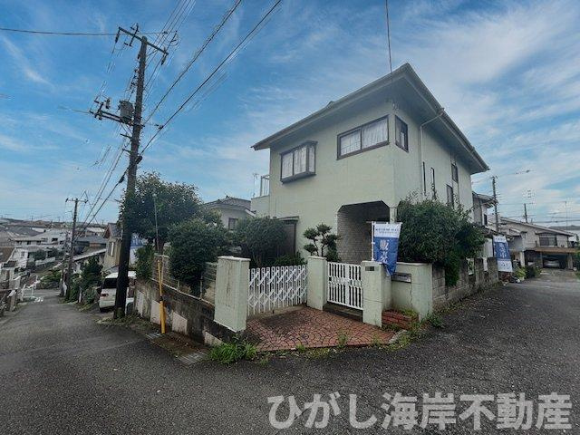 藤沢市善行5丁目　売地の外観|高台ならではの開放感が魅力の立地。前方へ視界が広がり、陽当たり・風通しに恵まれた心地よい住環境です
