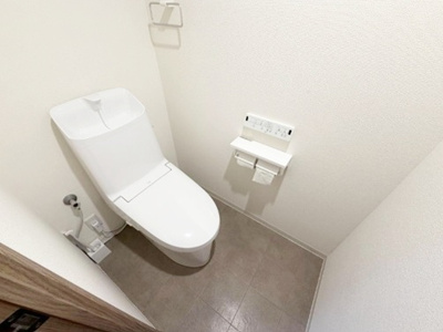 【トイレ】 | RICイーストコート4番街5番館 | トイレには快適な温水洗浄便座付き