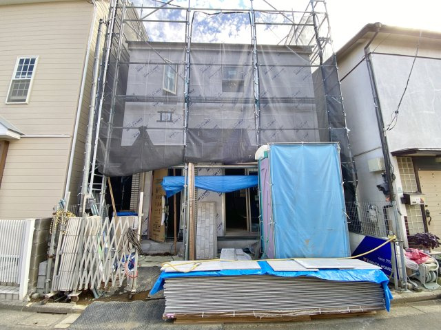 練馬区春日町6丁目 限定1棟の外観|間口の広い整形地に誕生します
[ヤマダホームズ施工]
是非、現地にて陽当たりや周辺環境などご確認ください♪