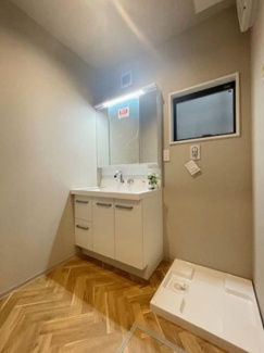 【洗面所】 | 香ヶ丘町１丁　新築一戸建 | ゆとりのある洗面室ですよ♪朝の身支度もスムーズにできますね！