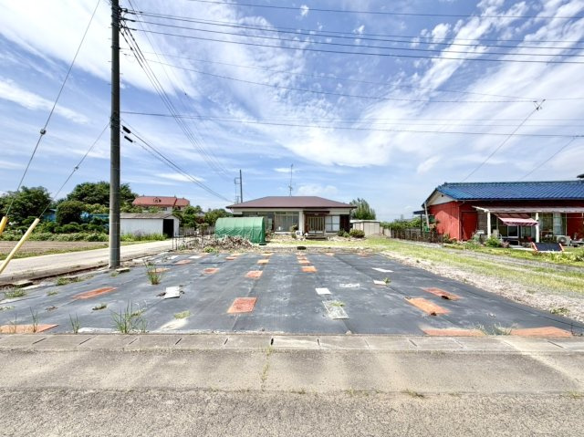 【中古戸建】羽生市大字上新郷の外観|■外観｜目の前には田園風景が広がり、落ち着いた暮らしが叶う立地となっています♪