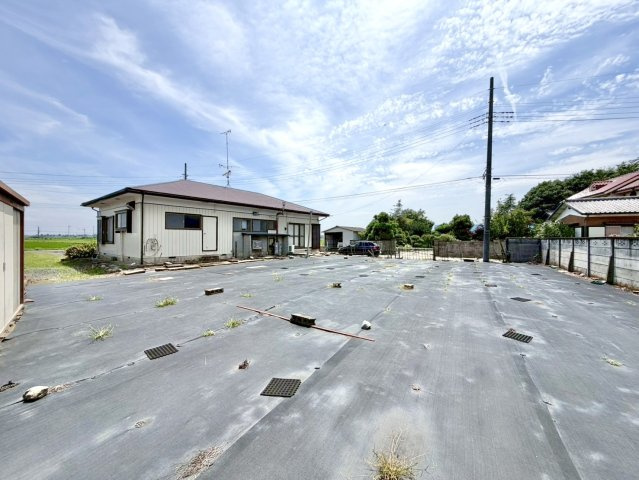 【中古戸建】羽生市大字上新郷の外観|■外観｜ガーデニングや家庭菜園を楽しめる庭スペースがあり、日々の暮らしに彩りをプラスしてくれます。
