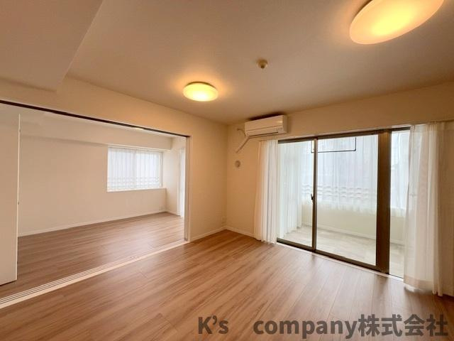 茅ヶ崎市十間坂3丁目　グレイス湘南茅ヶ崎の居間・リビング|リビングスペース◇正面にインナーテラスがあります♪