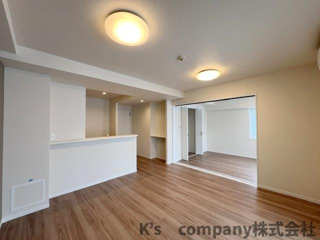 茅ヶ崎市十間坂3丁目　グレイス湘南茅ヶ崎の居間・リビング|隣接している洋室6帖を開放しています◇