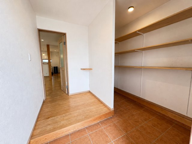 中古住宅　富士市森島｜木のぬくもりを感じる、やさしい家の玄関