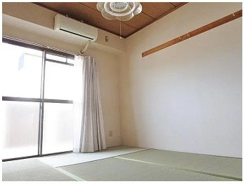 甲府市中央　一棟マンションの和室