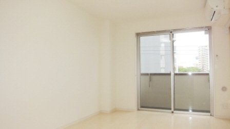 リブリ・船橋の居間・リビング|フローリングの室内です