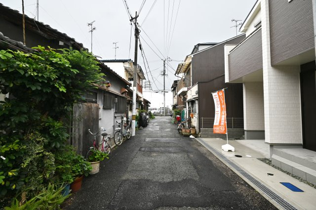 ハートフルタウン大庄北5丁目新築一戸建て│3LDK+駐車1台可の前面道路含む現地写真|東側前面道路　幅員約4ｍ